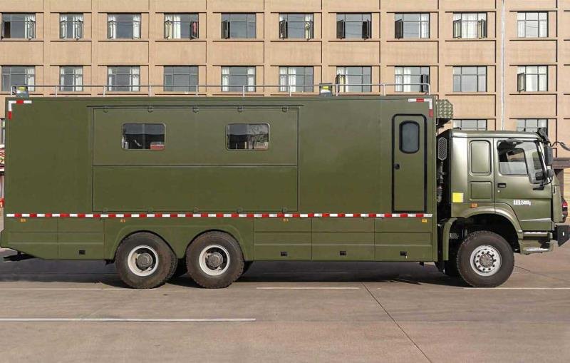 程力威牌CLW5250XZCZ5型野外自行式炊事車