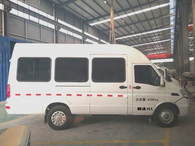 程力威牌CLW5044XLJN5型旅居車