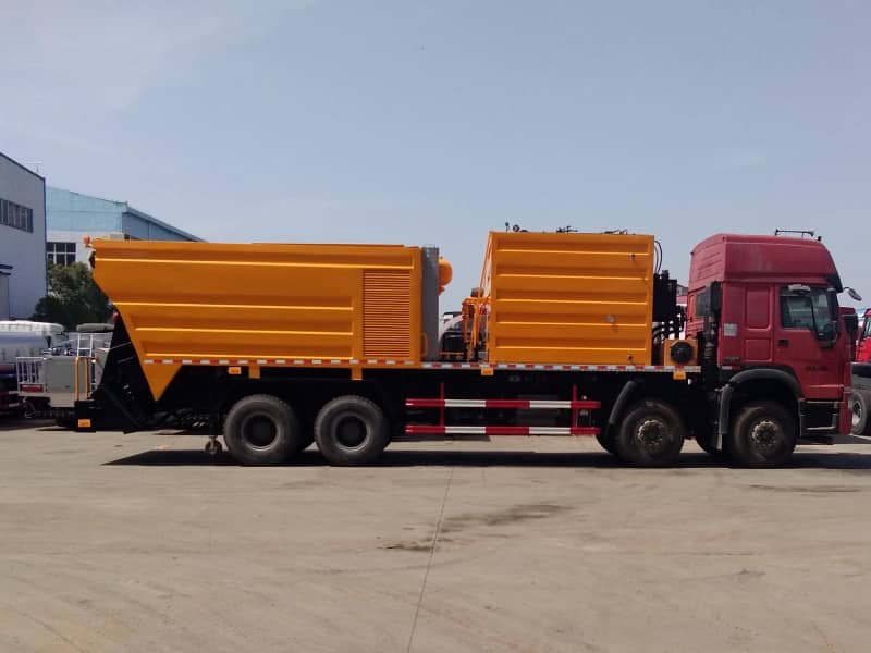 程力威牌CLW5310TFCZ5型同步碎石封層車