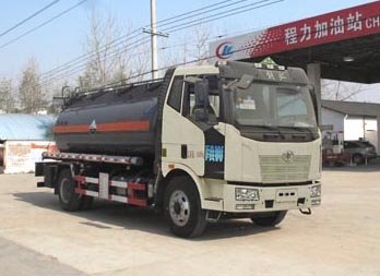 程力威牌CLW5160GFWC5型腐蝕性物品罐式運(yùn)輸車
