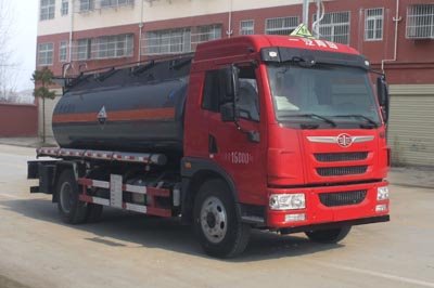 程力威牌CLW5162GFWC5型腐蝕性物品罐式運輸車
