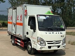 程力威牌CLW5031XFWSH5型腐蝕性物品廂式運輸車
