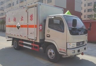 程力威牌CLW5046XFWE5型腐蝕性物品廂式運輸車