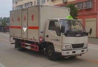 程力威牌CLW5041XZWJ5型雜項(xiàng)危險(xiǎn)物品廂式運(yùn)輸車