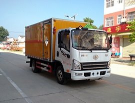 程力威牌CLW5045XZWC5型雜項(xiàng)危險(xiǎn)物品廂式運(yùn)輸車(chē)