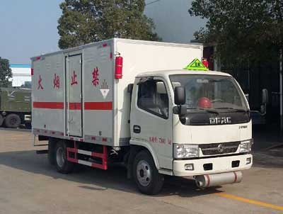 程力威牌CLW5074XZW5型雜項(xiàng)危險(xiǎn)物品廂式運(yùn)輸車