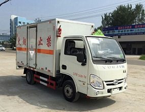 程力威牌CLW5031XZWSH5型雜項(xiàng)危險(xiǎn)物品廂式運(yùn)輸車(chē)