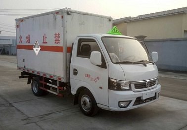程力威牌CLW5035XZWE5型雜項(xiàng)危險(xiǎn)物品廂式運(yùn)輸車