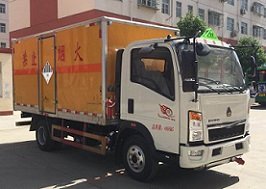程力威牌CLW5044XZWZ5型雜項(xiàng)危險(xiǎn)物品廂式運(yùn)輸車