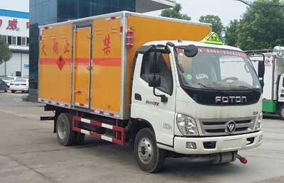 程力威牌CLW5040XRYB5型易燃液體廂式運輸車
