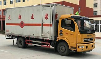 程力威牌CLW5114XRYE5型易燃液體廂式運輸車