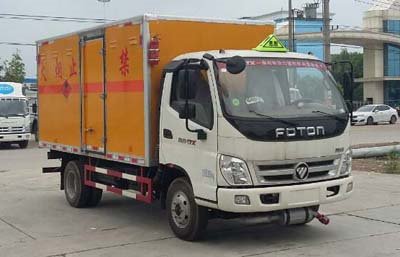 程力威牌CLW5082XRYB5型易燃液體廂式運(yùn)輸車(chē)