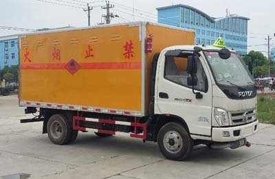 程力威牌CLW5082XRYB5型易燃液體廂式運(yùn)輸車(chē)