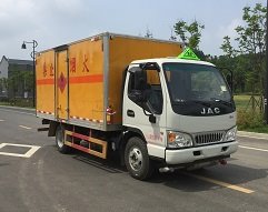 程力威牌CLW5072XRYH5型易燃液體廂式運(yùn)輸車
