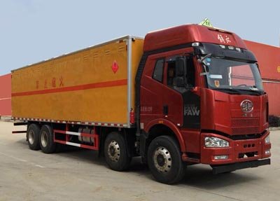 程力威牌CLW5320XRYC5型易燃液體廂式運(yùn)輸車