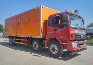程力威牌CLW5250XRYB5型易燃液體廂式運輸車