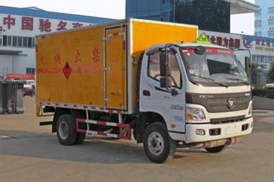 程力威牌CLW5081XRYB5型易燃液體廂式運(yùn)輸車