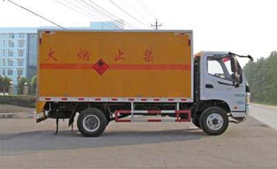 程力威牌CLW5081XRYB5型易燃液體廂式運(yùn)輸車