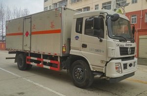 程力威牌CLW5160XRYE5型易燃液體廂式運輸車