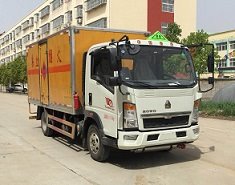 程力威牌CLW5044XRYZ5型易燃液體廂式運輸車