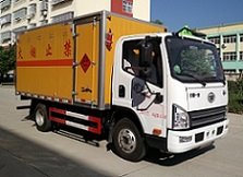 程力威牌CLW5045XRYC5型易燃液體廂式運(yùn)輸車