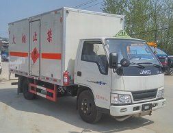 程力威牌CLW5043XRYJ5型易燃液體廂式運輸車