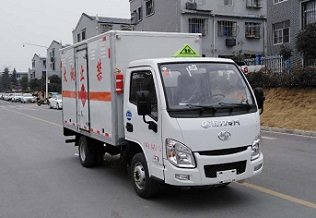程力威牌CLW5030XRYSH6型易燃液體廂式運輸車