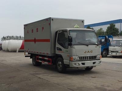 程力威牌CLW5070XRQH5型易燃?xì)怏w廂式運輸車