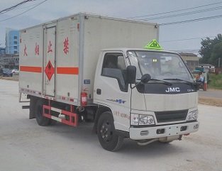 程力威牌CLW5041XRQJ5型易燃?xì)怏w廂式運(yùn)輸車