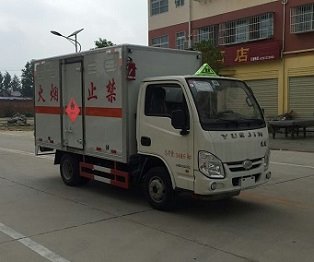 程力威牌CLW5031XRQNJ5型易燃?xì)怏w廂式運(yùn)輸車