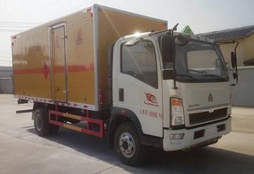 程力威牌CLW5101XRQZ5型易燃?xì)怏w廂式運(yùn)輸車