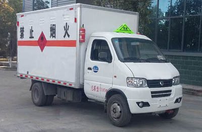 程力威牌CLW5035XRQ5型易燃氣體廂式運輸車