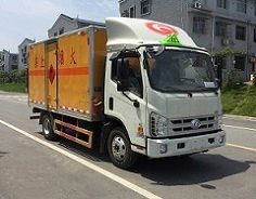 程力威牌CLW5041XRQB5型易燃?xì)怏w廂式運輸車