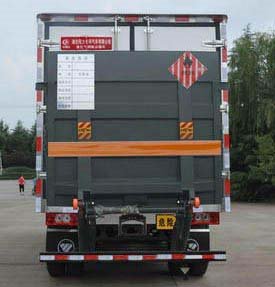 程力威牌CLW5129XRGB5型易燃固體廂式運輸車