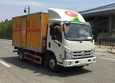 程力威牌CLW5041XRGB5型易燃固體廂式運(yùn)輸車(chē)