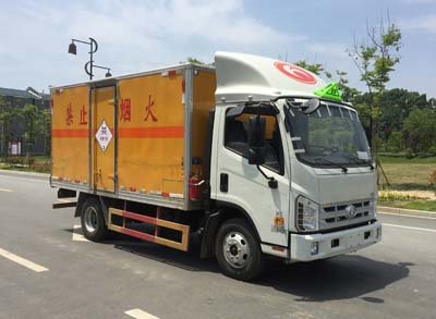 程力威牌CLW5041XDQB5型毒性氣體廂式運(yùn)輸車