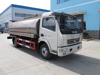 程力威牌CLW5110GNYD5型鮮奶運(yùn)輸車