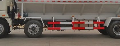 程力威牌CLW5252ZSLD5型散裝飼料運(yùn)輸車