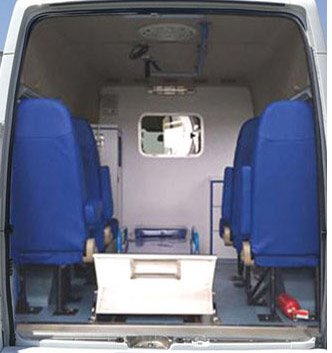 程力威牌CLW5047XJHJ5型救護(hù)車(chē)
