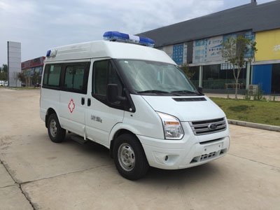 程力威牌CLW5047XJHJ5型救護(hù)車(chē)