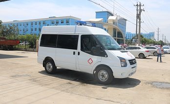  程力威牌CLW5040XJHJ5型救護車