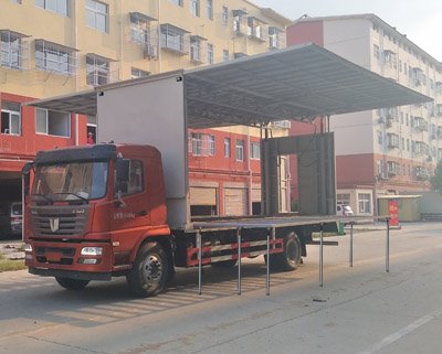 程力威牌CLW5180XWTQC5型舞臺(tái)車