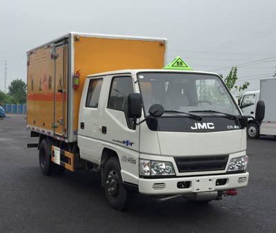 程力威牌CLW5040XQYJ5型爆破器材運(yùn)輸車(chē)