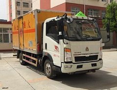 程力威牌CLW5044XQYZ5型爆破器材運(yùn)輸車