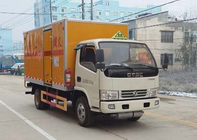 程力威牌CLW5071XQY5型爆破器材運(yùn)輸車