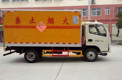 程力威牌CLW5071XQY5型爆破器材運(yùn)輸車