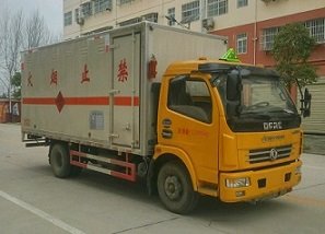 程力威牌CLW5114XQYE5型爆破器材運(yùn)輸車