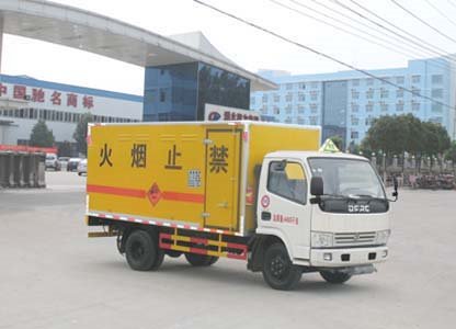 程力威牌CLW5042XQY5型爆破器材運(yùn)輸車