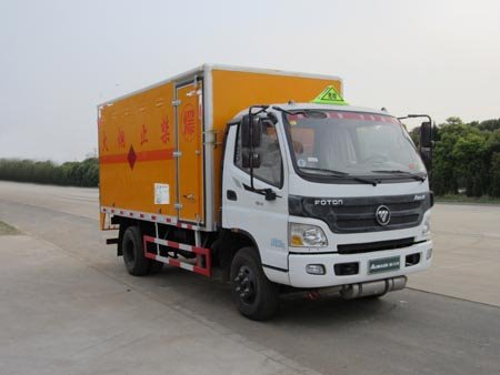 程力威牌CLW5080XQYB5型爆破器材運(yùn)輸車(chē)