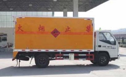 程力威牌CLW5061XQYJ5型爆破器材運輸車